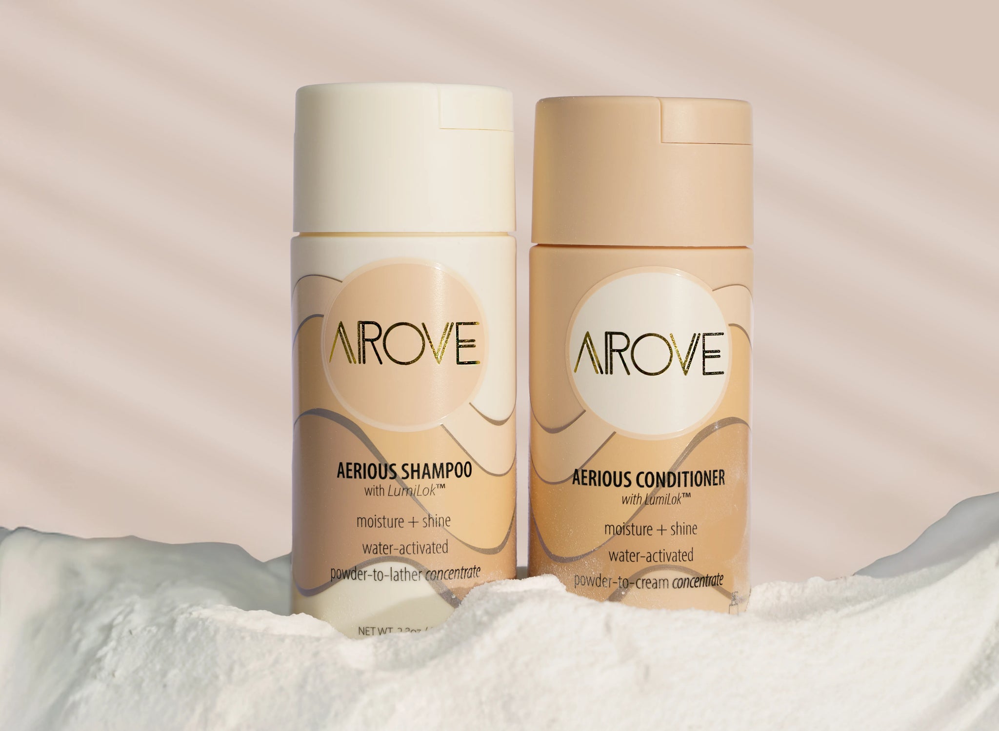 AROVE’s powder-based shampoo and conditioner bottles, featuring an innovative water-activated formula for sustainable haircare.