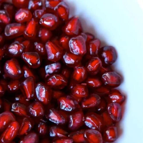Pomegranate Seed Oil – packed with antioxidants and fatty acids, promoting hair repair, regeneration, and long-lasting hydration.