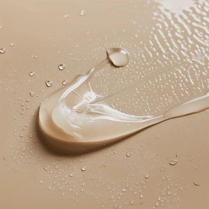 Close-up visualization of Lumilok’s patented hair hydration technology, delivering intense moisture and shine directly into the hair follicle.